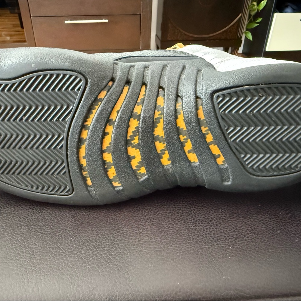 2013 Air Jordan 12 Retro “Taxi” White and Black Classic Sneakers - Picture 9 of 9